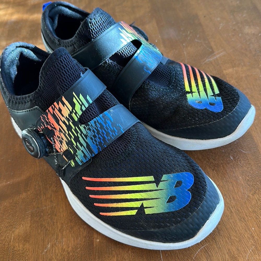 GUC New Balance boys sneakers size 5.5 big kids